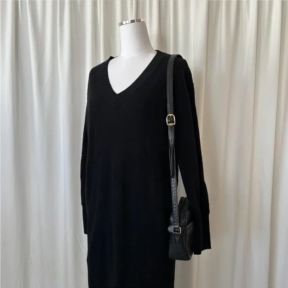 NWT Mongolian Cashmere V-Neck Midi Sweater Dress Black Medium. - Picture 4 of 7